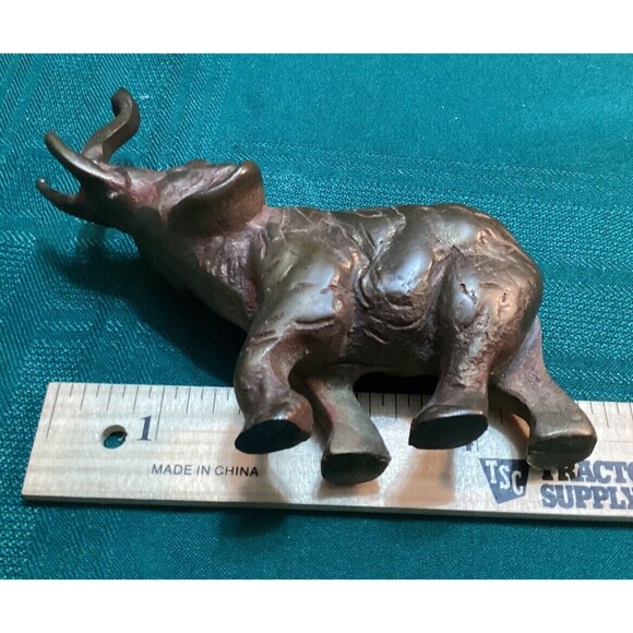 Tiny Vintage Brass Elephant Small Statue Sculpture Paper Weight Home Decor - Picture 6 of 9